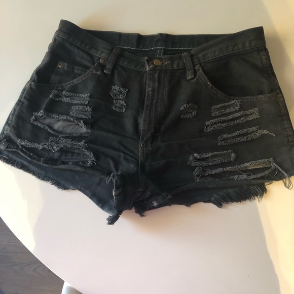 Aritzia ripped black jean shorts - Picture 1 of 2